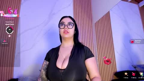 Snapshot of juicy_led_ chatting on 10.16.25 Juicy online show from 10.16.25