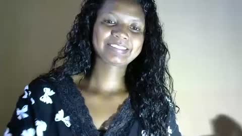 Snapshot of juicy_pretty chatting on 02.15.25 stellah online show from 02.15.25