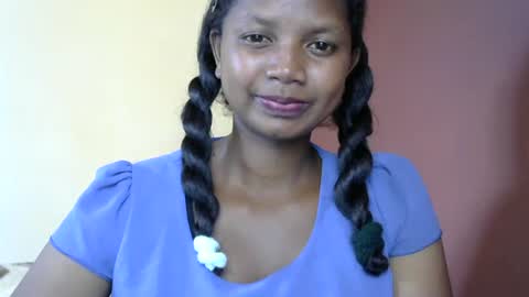 Snapshot of juicy_pretty chatting on 03.11.25 stellah online show from 03.11.25