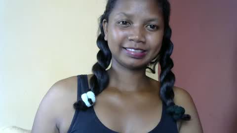 Snapshot of juicy_pretty chatting on 03.12.25 stellah online show from 03.12.25