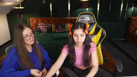 Snapshot of juicy_secrets_054 chatting on 03.03.26 Elza online show from 03.03.26