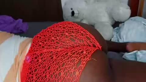 Snapshot of juicybooty_001 chatting on 10.28.25 Sweetass online show from 10.28.25