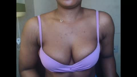 Snapshot of juicycuntx chatting on 09.28.25 juicycuntx online show from 09.28.25