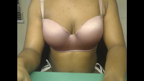 Snapshot of juicycuntx chatting on 10.03.25 juicycuntx online show from 10.03.25