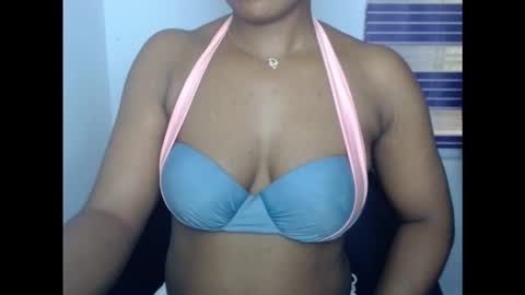 Snapshot of juicycuntx chatting on 10.21.25 juicycuntx online show from 10.21.25