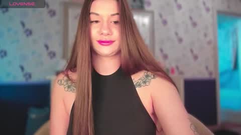 Snapshot of juicyhelenx chatting on 09.26.25 Elena online show from 09.26.25