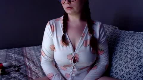 Snapshot of juicymomma1223 chatting on 02.01.25 juicymomma1223 online show from 02.01.25