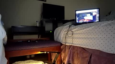 Snapshot of juicystraw chatting on 10.15.25 juicystraw online show from 10.15.25