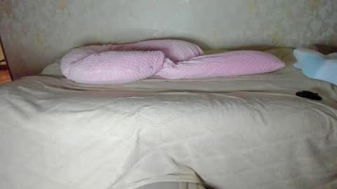 Snapshot of juisykitten chatting on 10.19.25 Anna online show from 10.19.25