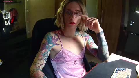 Snapshot of juleea_doll chatting on 03.04.25 Julia online show from 03.04.25