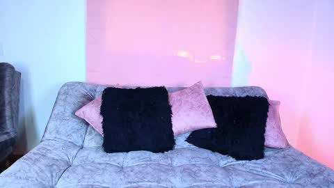 Jules and Gia online show from 11.22.25