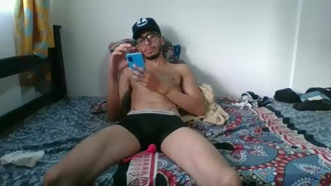 Snapshot of julfigo chatting on 12.11.24 Julfigo online show from 12.11.24