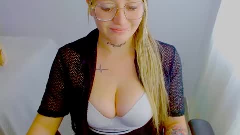  Juliana Torres  online show from 09.17.25