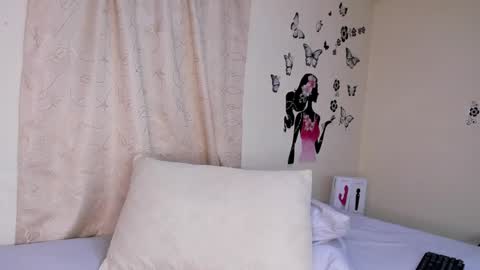 Juli online show from 02.24.25