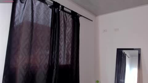 Juli Modelo Independiente online show from 03.06.25