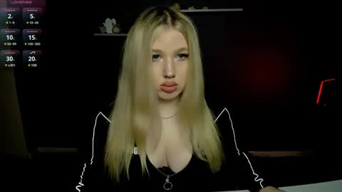 Snapshot of juli_kisss chatting on 12.25.24 juli kisss online show from 12.25.24