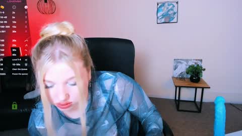 Snapshot of juli_kisss chatting on 12.29.24 juli kisss online show from 12.29.24