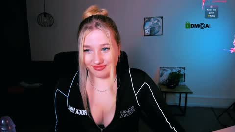 Snapshot of juli_kisss chatting on 01.10.25 juli kisss online show from 01.10.25