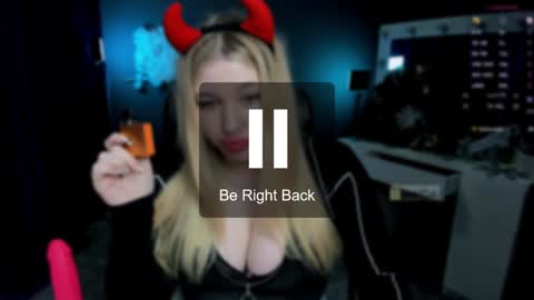 Snapshot of juli_kisss chatting on 01.15.25 juli kisss online show from 01.15.25