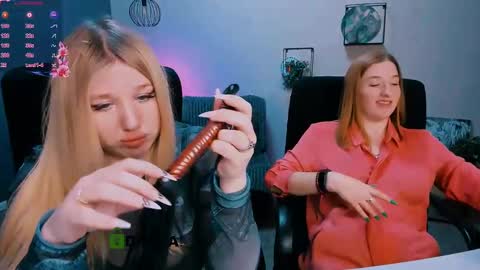 Snapshot of juli_kisss chatting on 02.14.25 juli kisss online show from 02.14.25