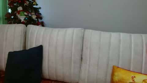 Snapshot of juli_love11 chatting on 12.10.24 JULIETA online show from 12.10.24