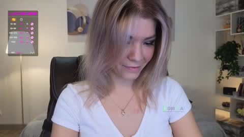 Snapshot of julia_cute_ chatting on 12.05.24 Cute online show from 12.05.24