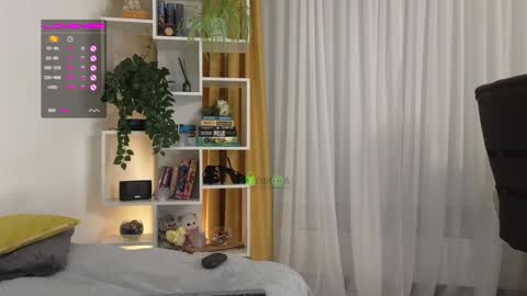 Snapshot of julia_cute_ chatting on 12.09.24 Cute online show from 12.09.24