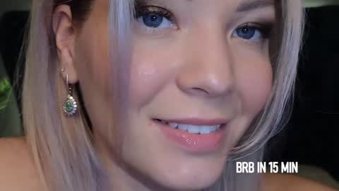 Snapshot of julia_cute_ chatting on 12.24.24 Cute online show from 12.24.24