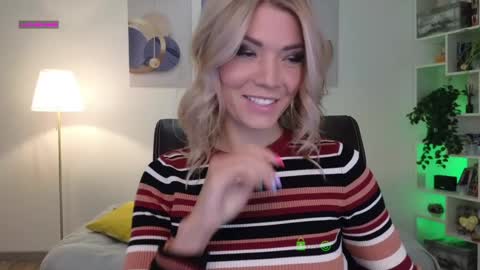 Snapshot of julia_cute_ chatting on 01.16.25 Cute online show from 01.16.25