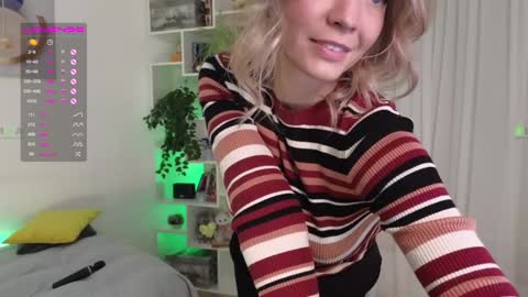 Snapshot of julia_cute_ chatting on 01.16.25 Cute online show from 01.16.25
