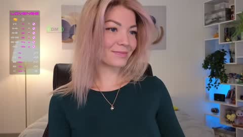 Snapshot of julia_cute_ chatting on 01.24.25 Cute online show from 01.24.25