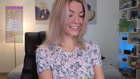 Snapshot of julia_cute_ chatting on 01.28.25 Cute online show from 01.28.25