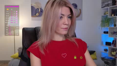 Snapshot of julia_cute_ chatting on 01.29.25 Cute online show from 01.29.25