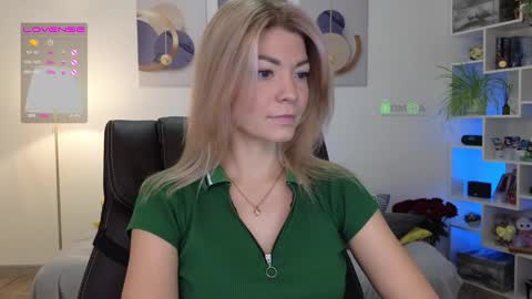 Snapshot of julia_cute_ chatting on 02.06.25 Cute online show from 02.06.25