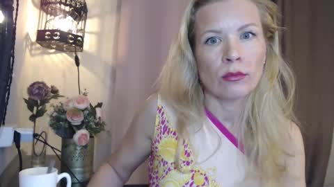 julia_giulia online show from 03.01.25