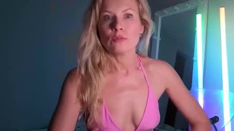 julia_giulia online show from 09.14.25