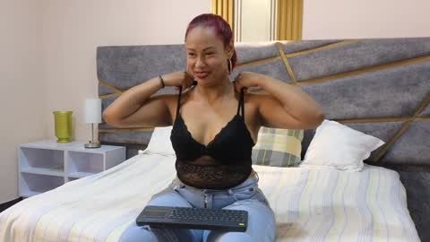 Julia Gomes online show from 12.31.24