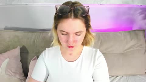 Julia Jips online show from 09.18.25