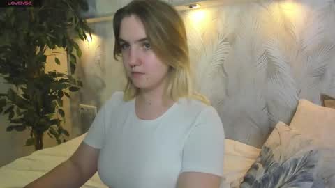 Julia Jips online show from 09.25.25