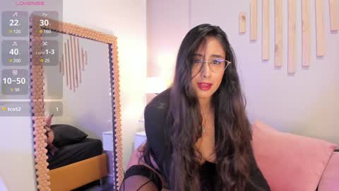 J U L IA   M A R T I N E Z online show from 02.08.25