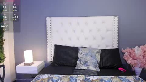 J U L IA   M A R T I N E Z online show from 11.22.25