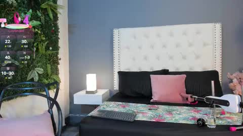 J U L IA   M A R T I N E Z online show from 11.28.25