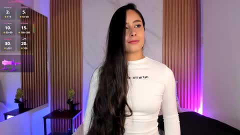 J U L IA   M A R T I N E Z online show from 03.16.26