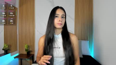 J U L IA   M A R T I N E Z online show from 04.08.26
