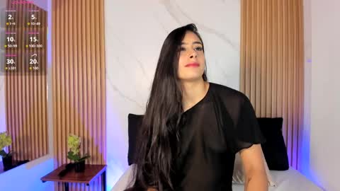 J U L IA   M A R T I N E Z online show from 04.10.26