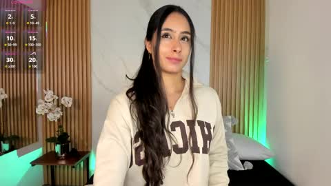 J U L IA   M A R T I N E Z online show from 04.16.26