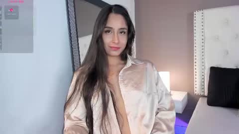 J U L IA   M A R T I N E Z online show from 06.17.26