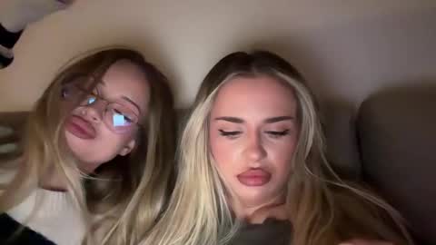 Julia R Le online show from 11.24.25