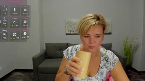 Snapshot of julia_wilsons chatting on 12.06.24 Julia online show from 12.06.24