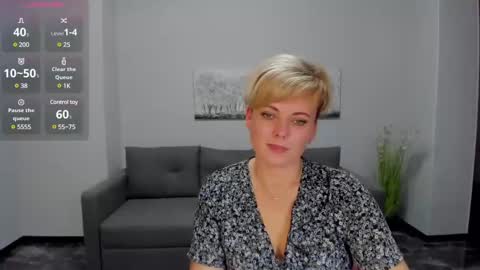 Snapshot of julia_wilsons chatting on 12.07.24 Julia online show from 12.07.24